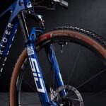 Bicicleta de montaña RACE 940 S LTD con suspensión total y cuadro de carbono XC, color azul – Image 17