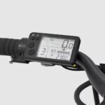 Bicicleta eléctrica de carga trasera R500E, color verde claro y con cola larga – Image 9